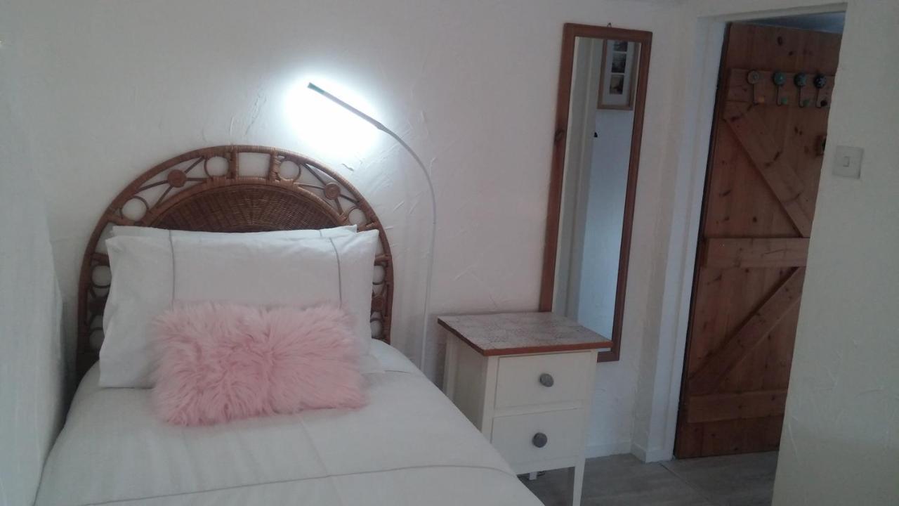 Mermaid Cottage, Historic House By The Sea 햄스비 외부 사진